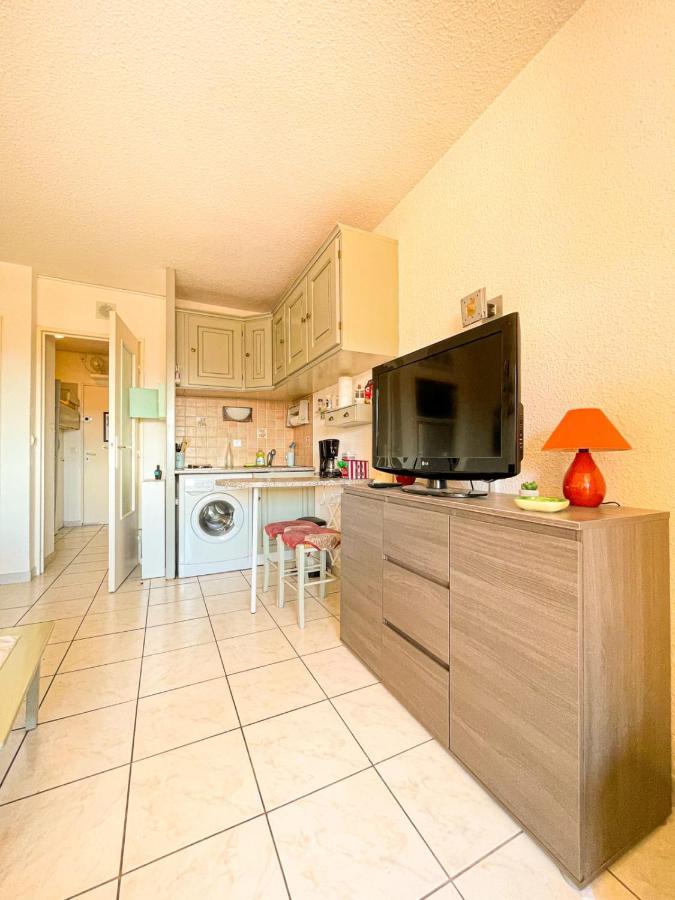 Bright Apartment With Pool Fréjus Eksteriør bilde
