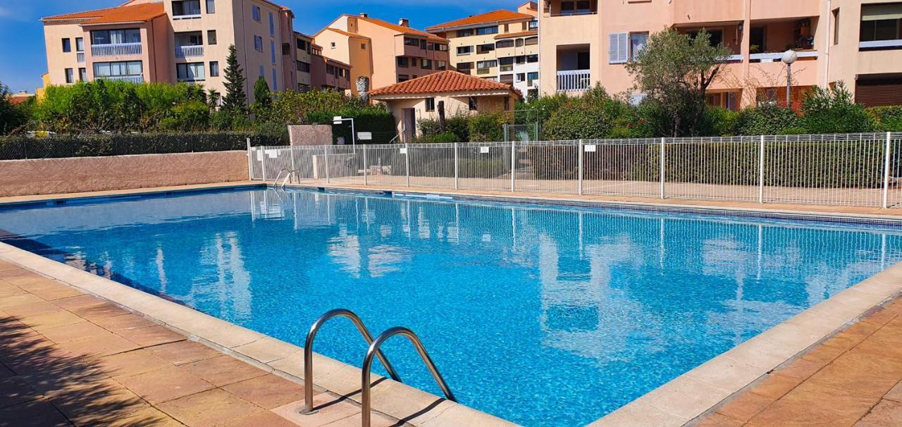 Bright Apartment With Pool Fréjus Eksteriør bilde